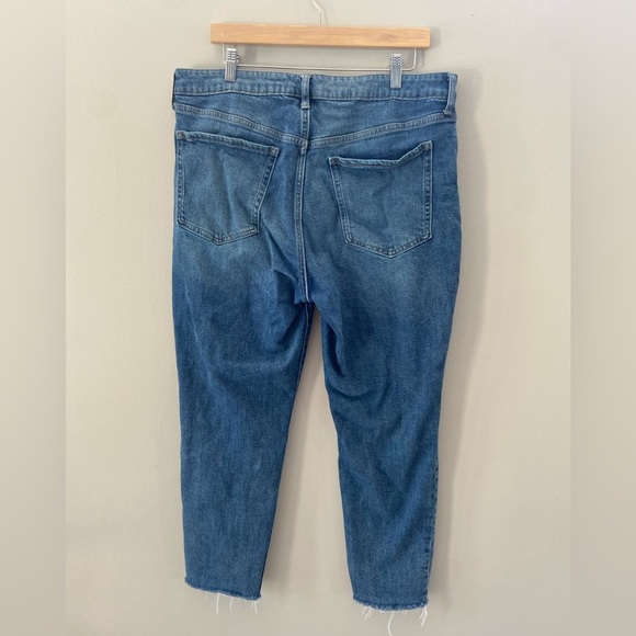 Old Navy High Rise O.G. Straight Cropped Ankle Curve Raw Hem Denim Jeans - Picture 4 of 6